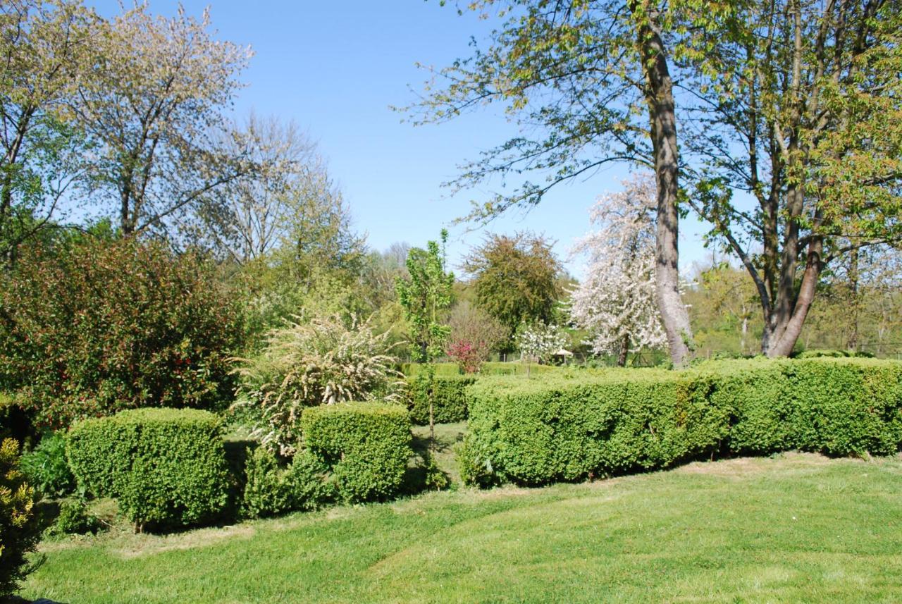 Gites Aux Fleurs De Cerises Le Plessis-Luzarches Экстерьер фото